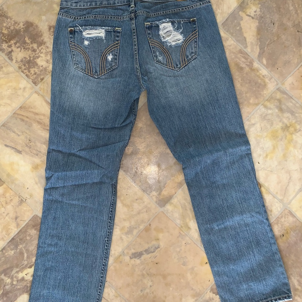 Hollister distressed boyfriend jean